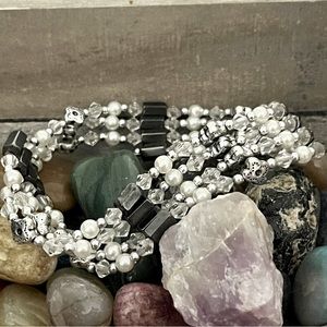 Magnetic bracelet/necklace